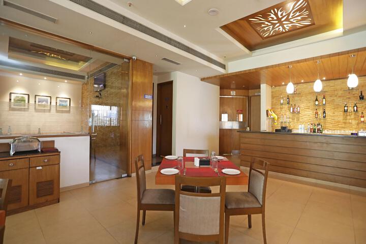 Lounge 2 of 16