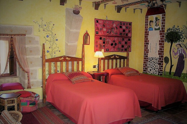Room 27 of 77
