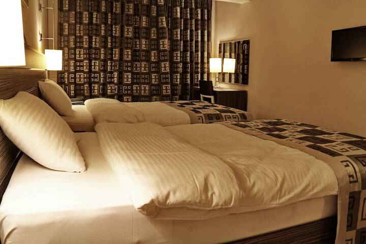 Room 12 of 52