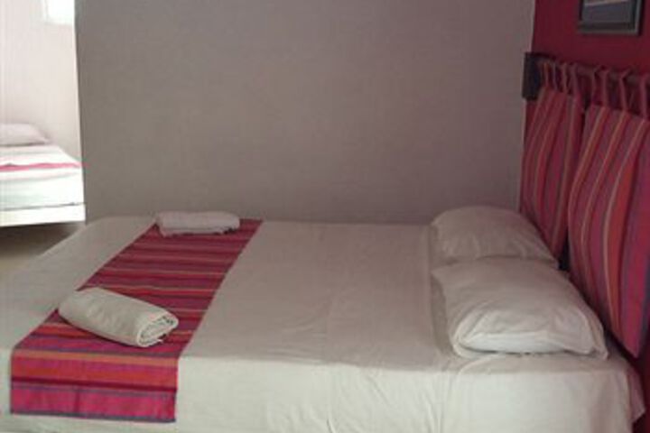 Room 2 of 33