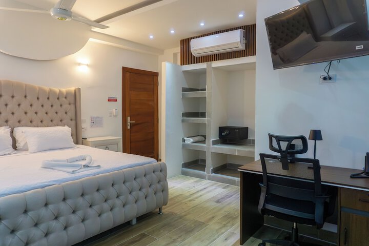 Room 9 of 42