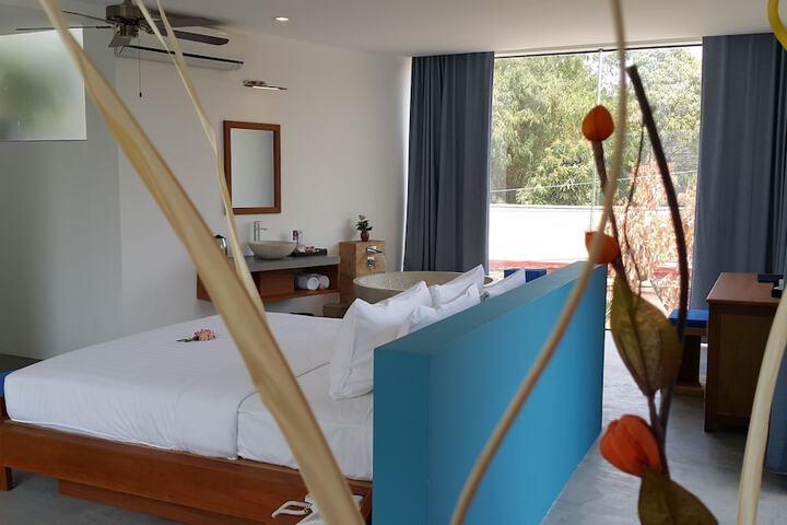 Room 15 of 180