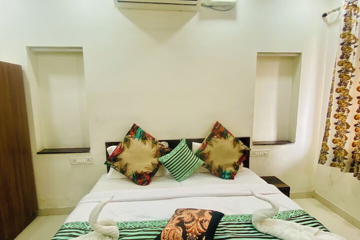 Room 3 of 17