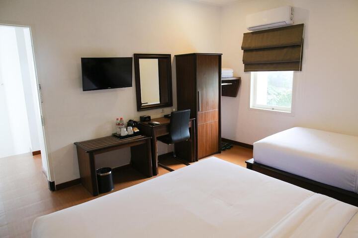 Room 16 of 74