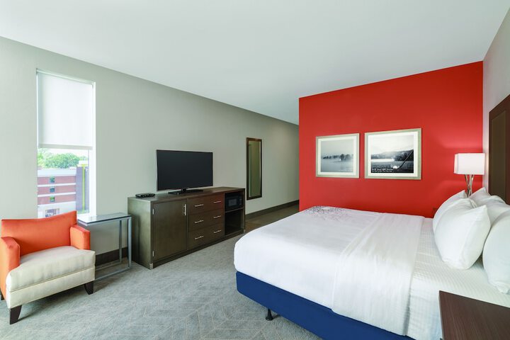 1 King Bed (7 of 13)
