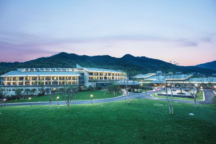 Image of Howard Johnson by Wyndham Dongqian Lake Plaza Ningbo