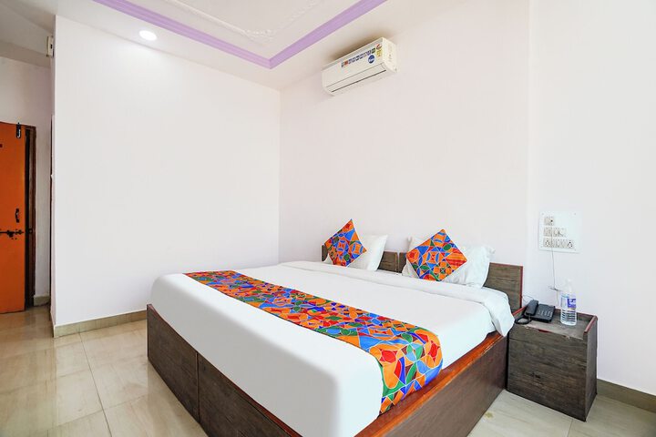 Room 9 of 28