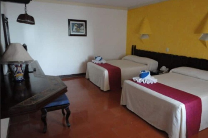 Room 10 of 32