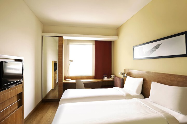 Room 27 of 71