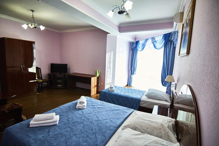 Room 12 of 34