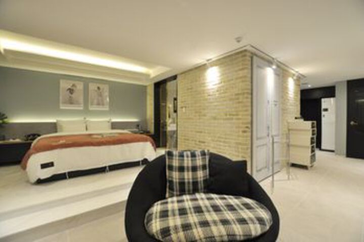 Room 20 of 76