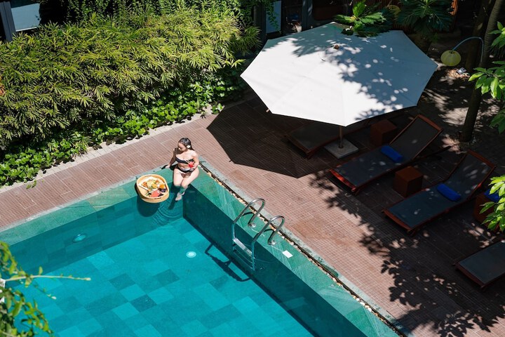 Pool 43 of 87