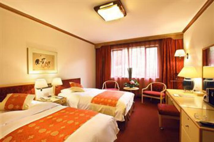 Room 8 of 28