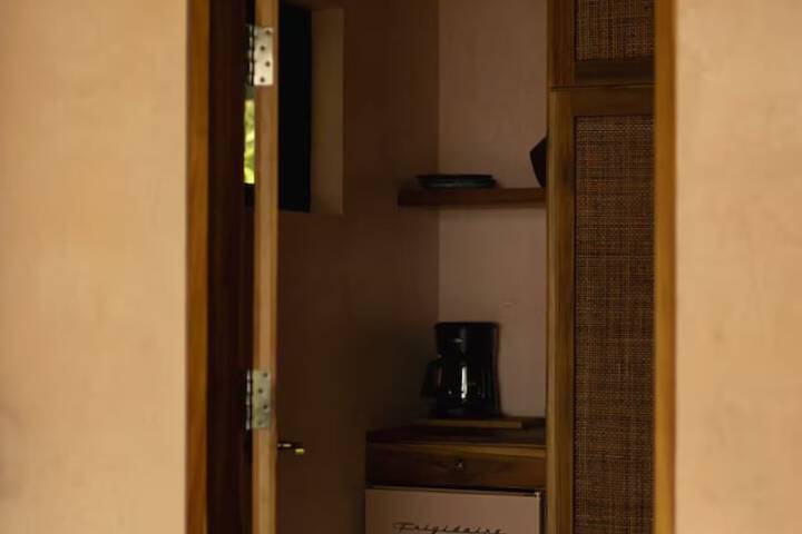 Room 34 of 114