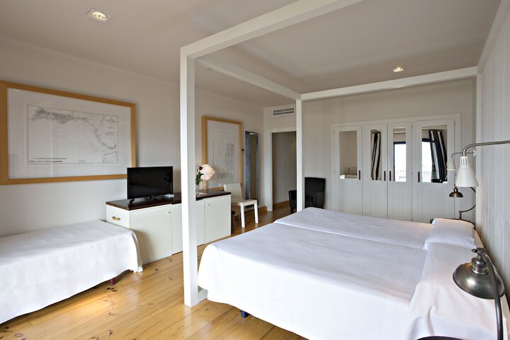 Room 13 of 82