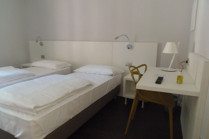 Room 16 of 64