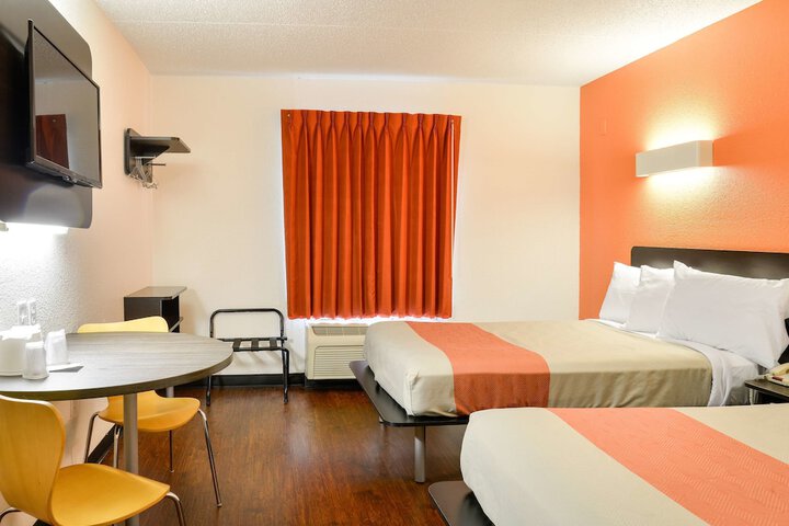 Deluxe Room 2 Double Beds Refrigerator, Microwave (4 of 8)