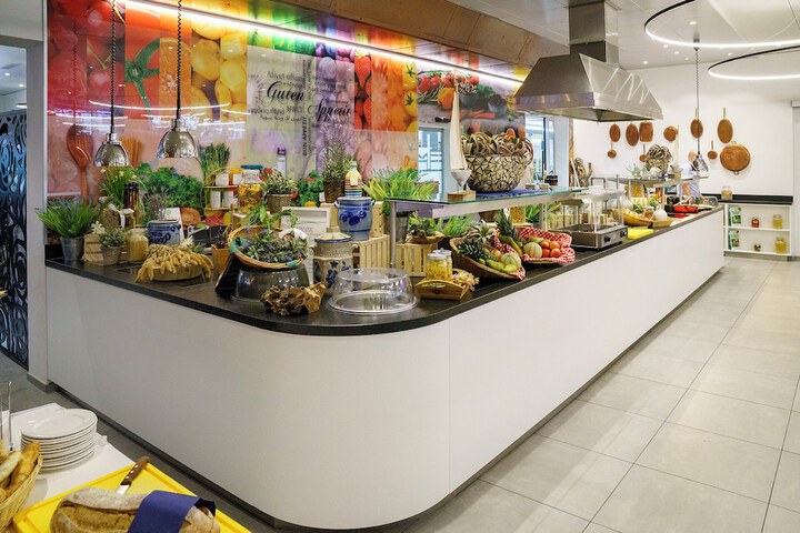 Dining 72 of 102