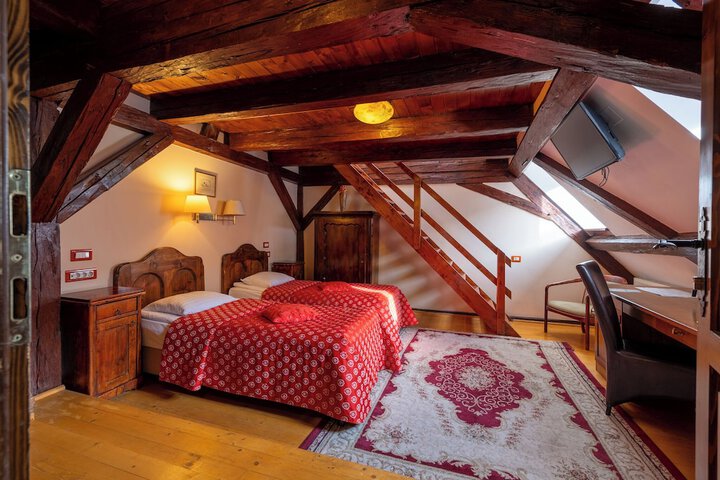 Room 40 of 74