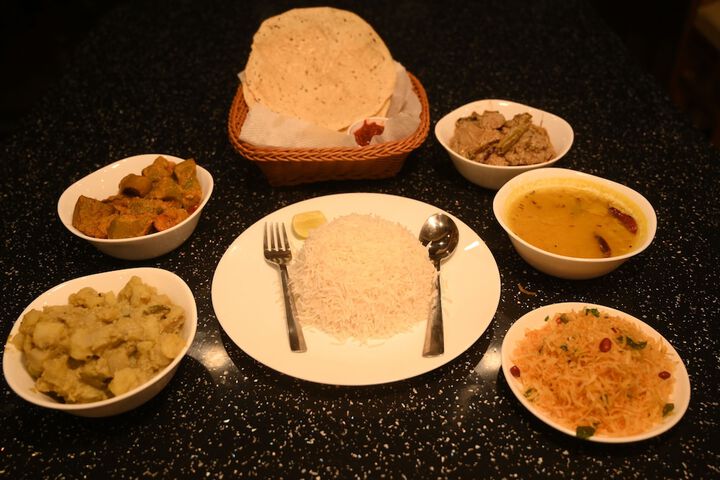 Dining 12 of 19