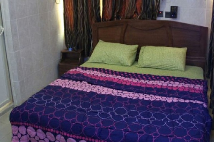 Room 5 of 8