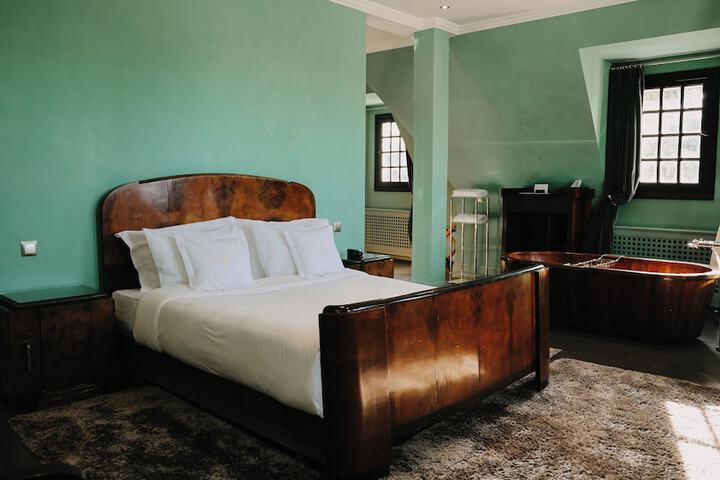 Room 12 of 47