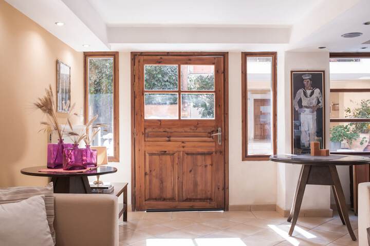 Entrance & Lobby