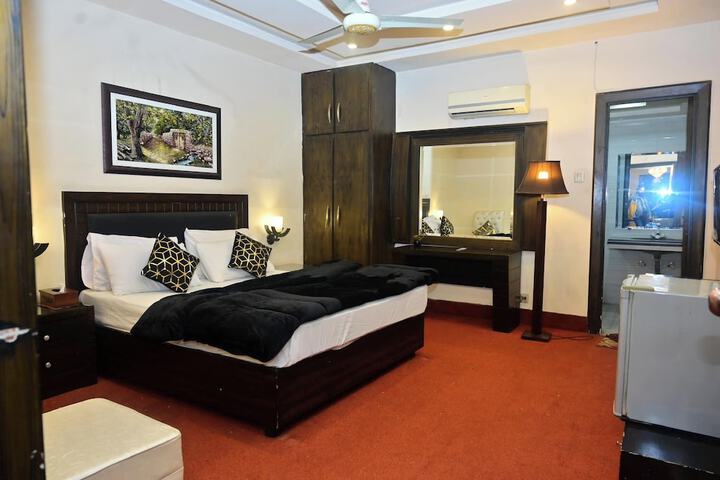 Room 12 of 26