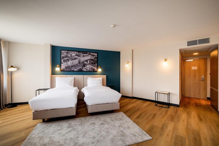 Room 20 of 120