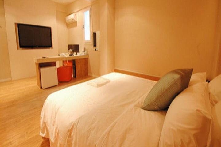 Room 2 of 6