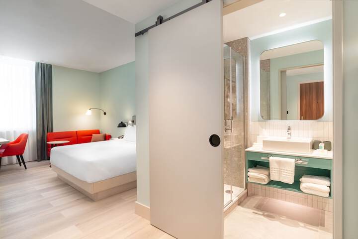 Room 15 of 83