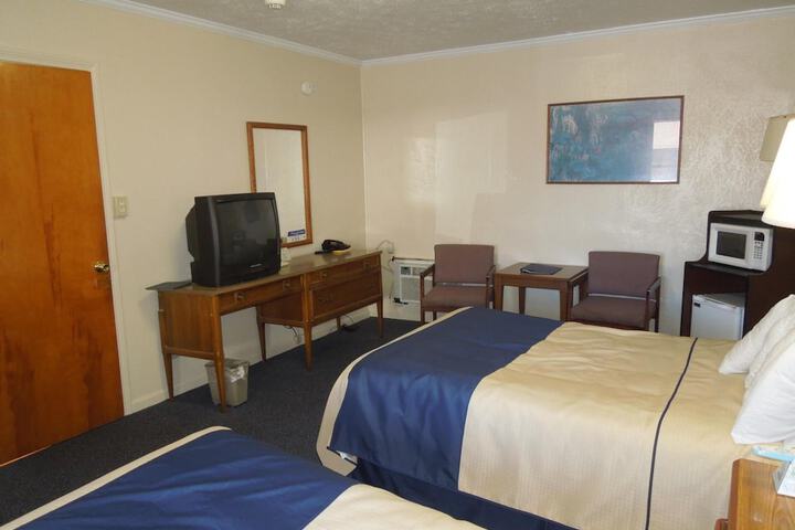 1 Queen Bed (9 of 20)