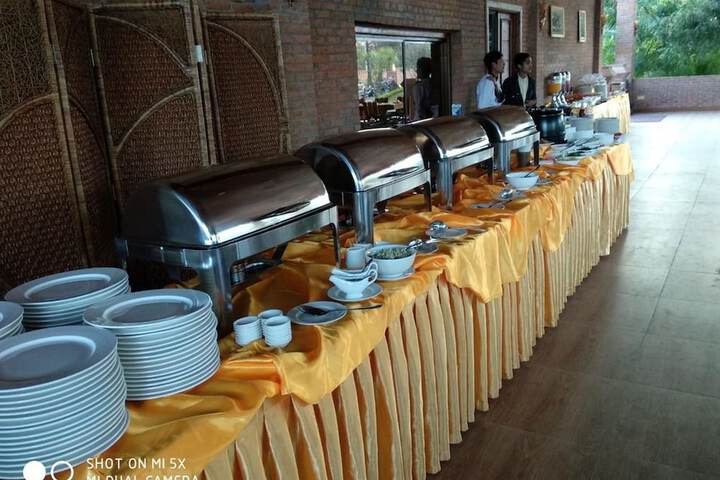 Dining 18 of 25