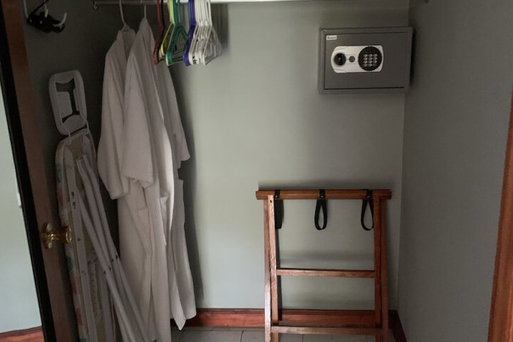 Room 34 of 162