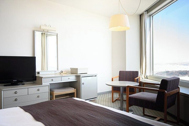 Room 12 of 173