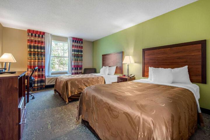 2 Double Beds (8 of 8)