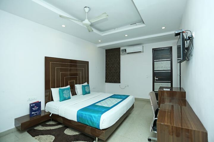 Room 8 of 30
