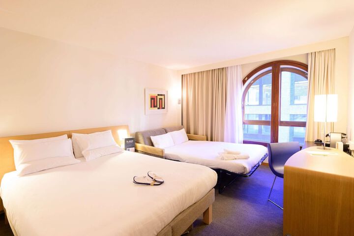 Room 28 of 130