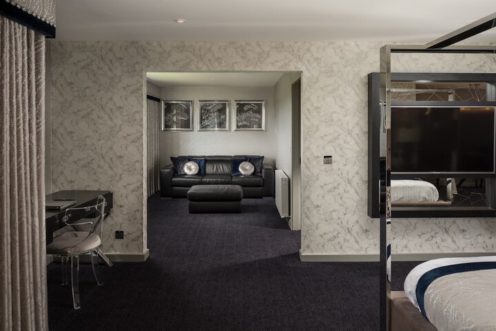 Room 9 of 70