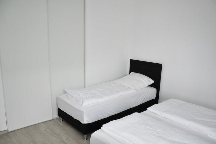 Room 4 of 18