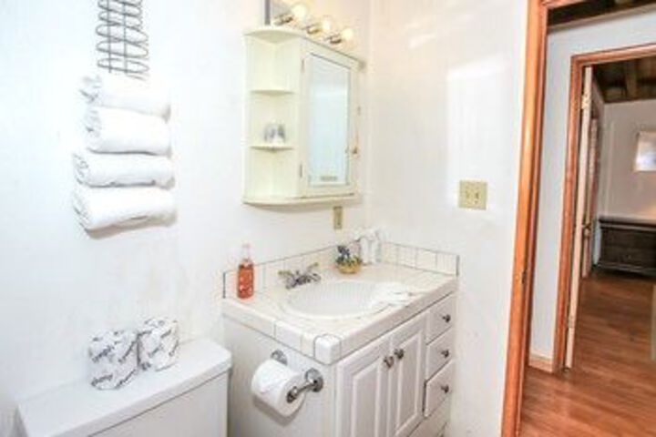 Room 4 of 32