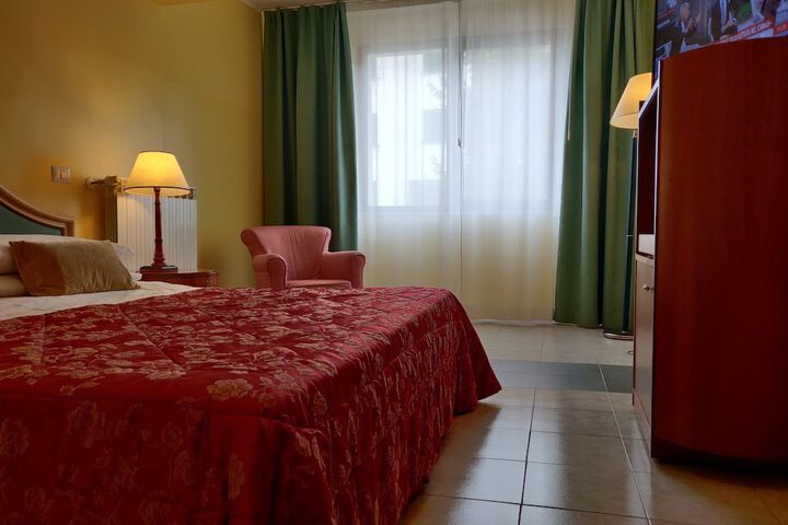 Room 8 of 22