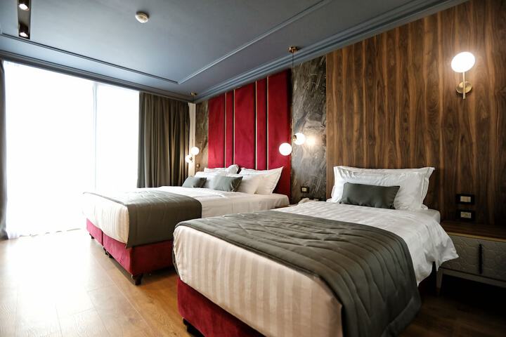 Room 10 of 107