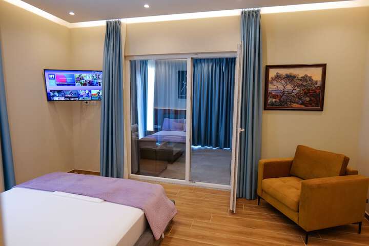 Room 14 of 104