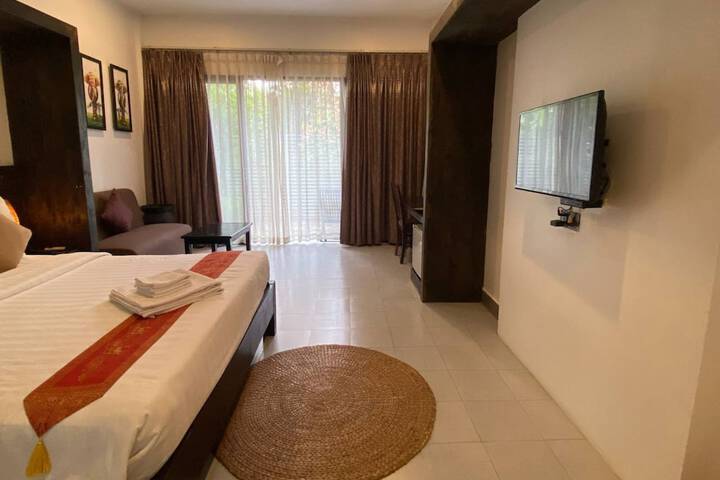 Room 53 of 298