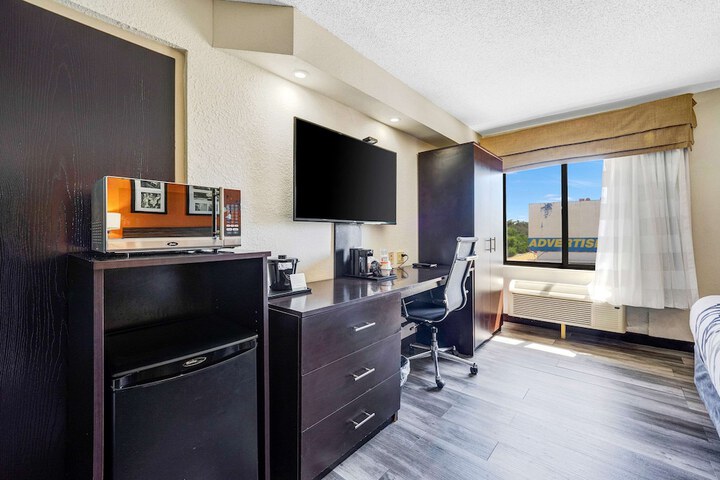 Room 8 of 25