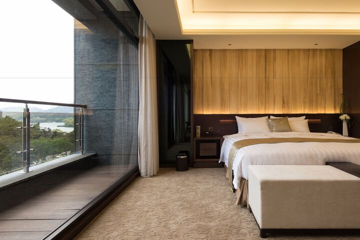 Room 28 of 137
