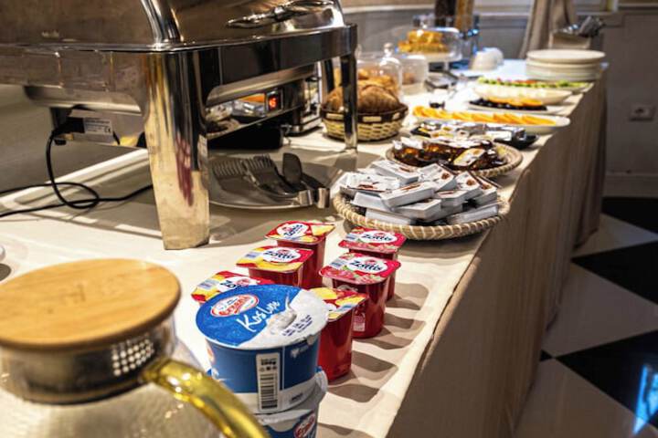Breakfast/Coffee Service 102 of 188