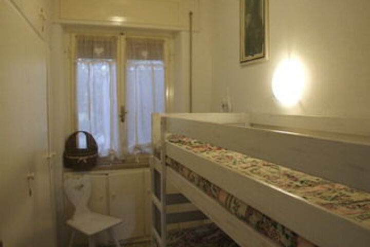 Room 10 of 42