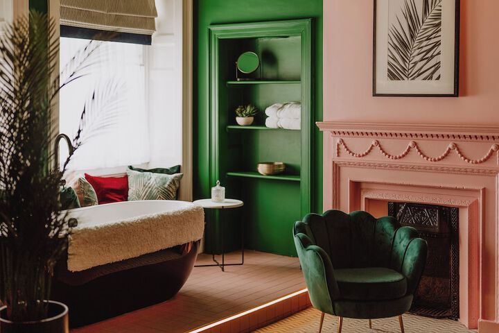 Room 16 of 40